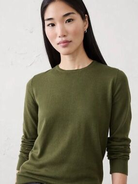 Banana Republic Olive Green Crewneck Sweater Minimal Classic – XS NWT